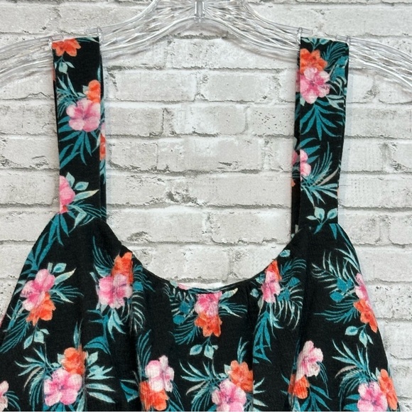 Madden NYC Women's XXL (19) Floral Sleeveless Crop Handkerchief Top - Picture 13 of 16